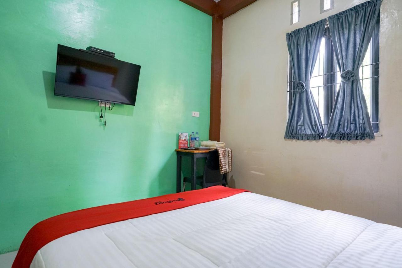 ホテル Reddoorz Syariah Near Bukit Teletubbies Padangsidempuan エクステリア 写真