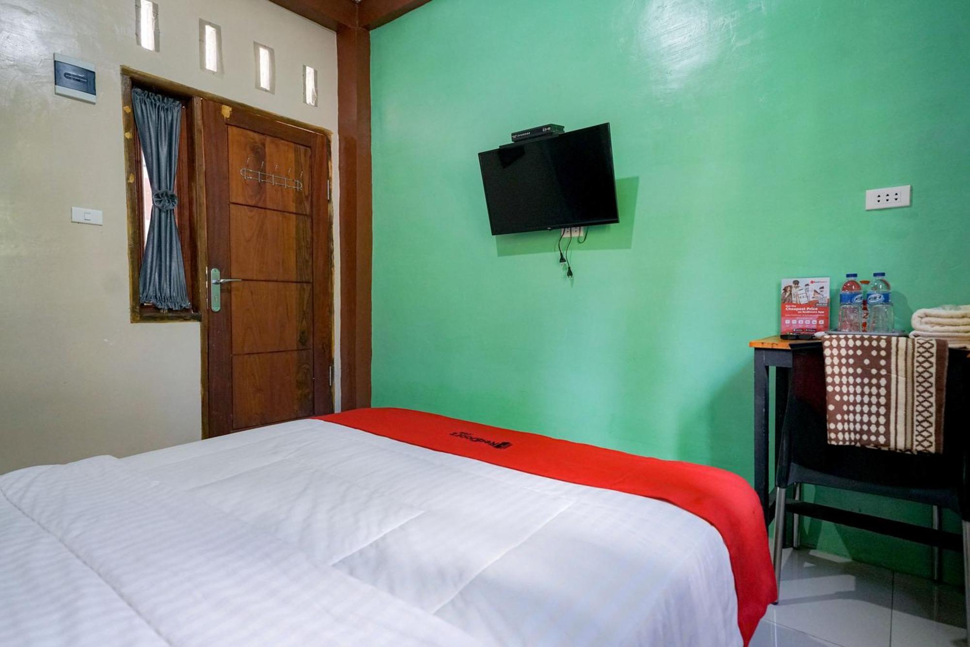 ホテル Reddoorz Syariah Near Bukit Teletubbies Padangsidempuan エクステリア 写真