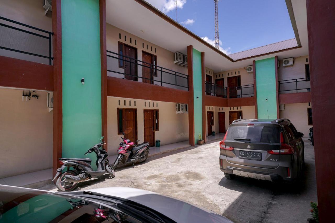 ホテル Reddoorz Syariah Near Bukit Teletubbies Padangsidempuan エクステリア 写真